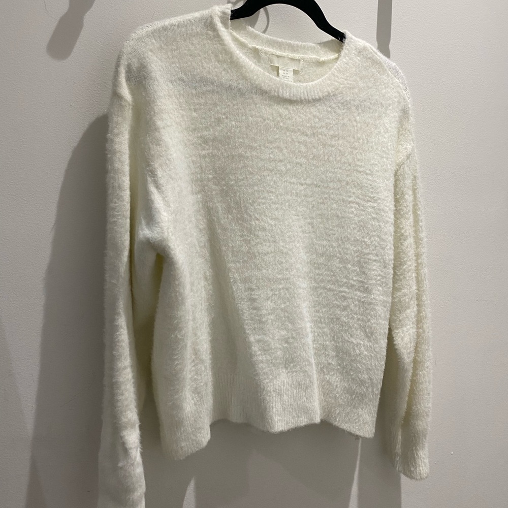 Cute and comfy white crew neck sweater